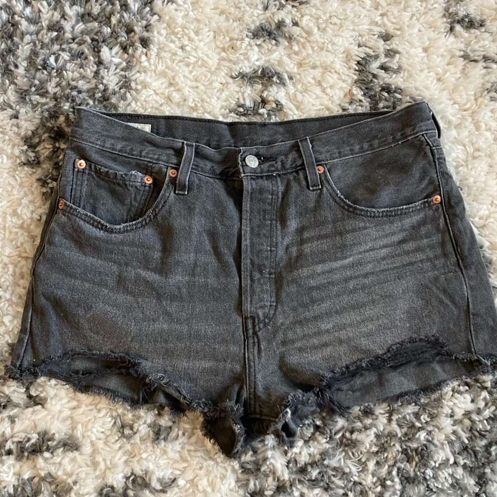 591 Levi’s shorts
